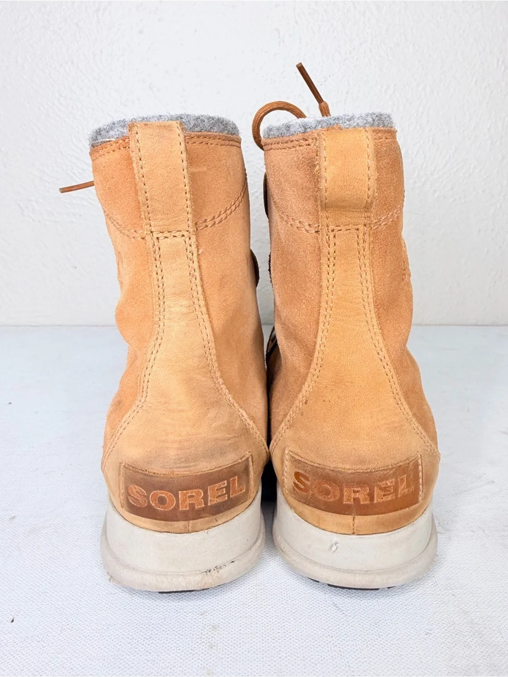 Sorel Joan tan leather gray felt ankle boot